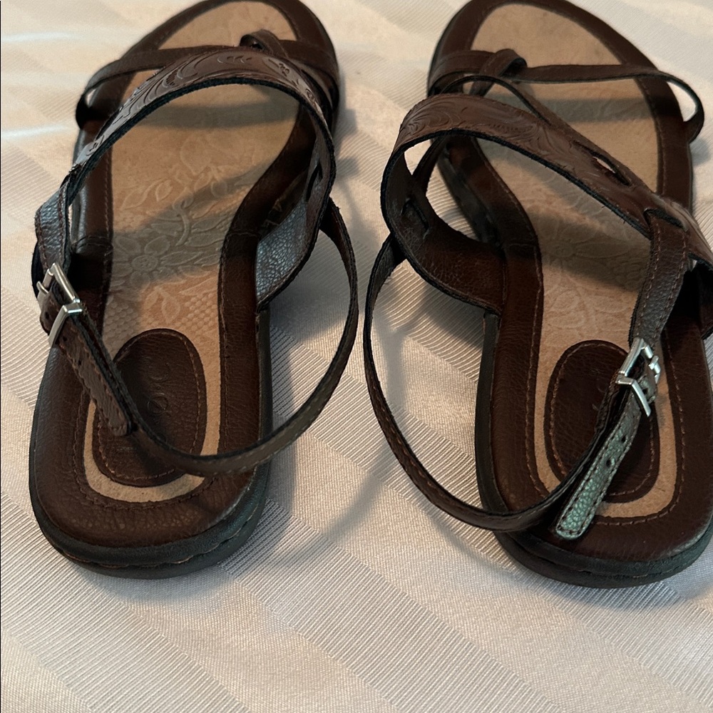 b.o.c. Women's Brown Comfort Strappy Sandals - Picture 3 of 5